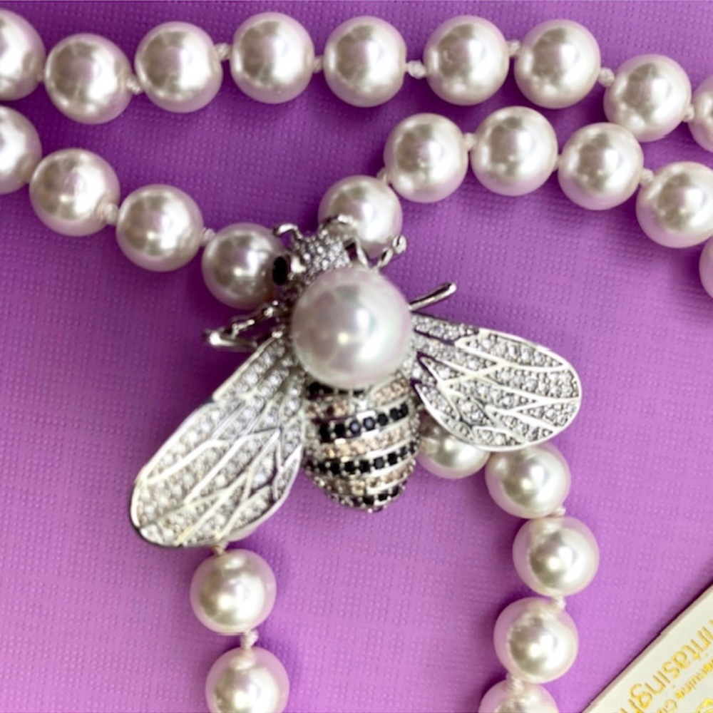NWT AMRITA SINGH PEARL & CZ BEE NECKLACE